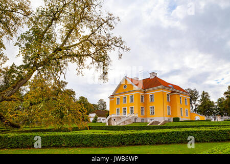 PALMSE, Estonia - 22 set 2015. Bella e ricca Palmse Manor in Estonia Foto Stock