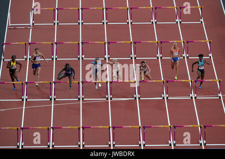 USA's Dawn Harper Nelson (3° da sinistra) sulla strada per vincere Heat 3 degli ostacoli da 100m delle donne semi-finali durante l'ottavo giorno dei Campionati del mondo IAAF 2017 allo stadio di Londra. PREMERE ASSOCIAZIONE foto. Data immagine: Venerdì 11 agosto 2017. Scopri la storia DI PA ATHLETICS World. Il credito fotografico dovrebbe essere: John Walton/PA Wire. Foto Stock