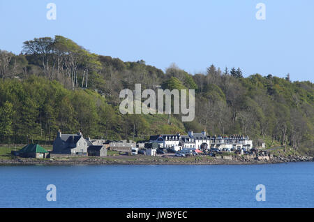 Una vista di 'Shore Street' nell'insediamento di Applecross, Wester Ross, Scotland, Regno Unito. Foto Stock