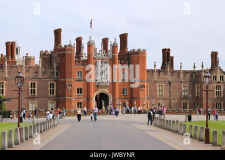 Cancello a ovest, Hampton Court Palace, East Molesey Surrey, Inghilterra, Gran Bretagna, Regno Unito, Gran Bretagna, Europa Foto Stock