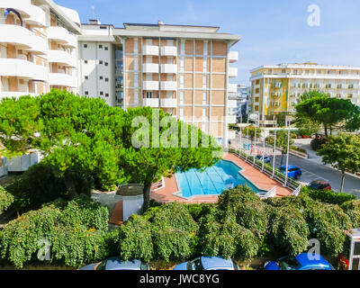 Lido di Jesolo, Italia - 18 Settembre 2014: Sunny view in corrispondenza di una strada Foto Stock