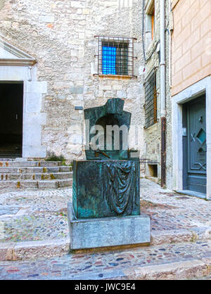 Pals, Girona, Spagna - 15 Settembre 2015: il monumento in bronzo alla città vecchia di Pals in Girona, in Catalogna, Spagna. Foto Stock