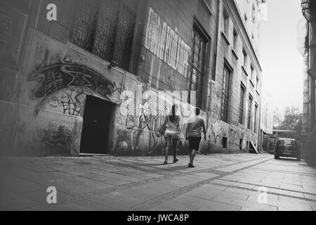 Nei pressi di via Knez Mihailova Street o Prince Michael Street, una strada più antica e famosa attrazione turistica di Belgrado Foto Stock