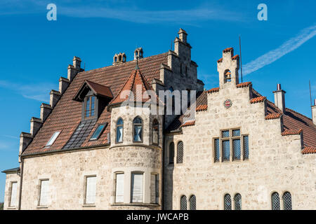 Gables medievale e il tetto, Castello di Lichtenstein, Baden-Württemberg, Germania Foto Stock