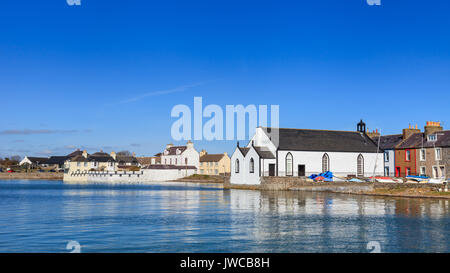 La vista su isola di Whithorn Bay per il piccolo borgo costiero di Isola di Whithorn in Dumfries and Galloway, del sud della Scozia. Foto Stock