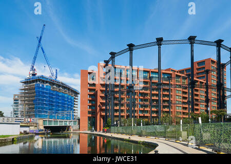 Nuovi edifici di appartamenti sul Regents Canal vicino Parcheggio Gasometro, King's Cross London REGNO UNITO Foto Stock