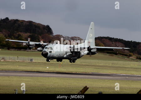 165158, un Lockheed C-130T Hercules azionato dalla Marina degli Stati Uniti, a Prestwick International Airport in Ayrshire. Foto Stock