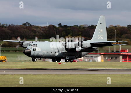 165158, un Lockheed C-130T Hercules azionato dalla Marina degli Stati Uniti, a Prestwick International Airport in Ayrshire. Foto Stock