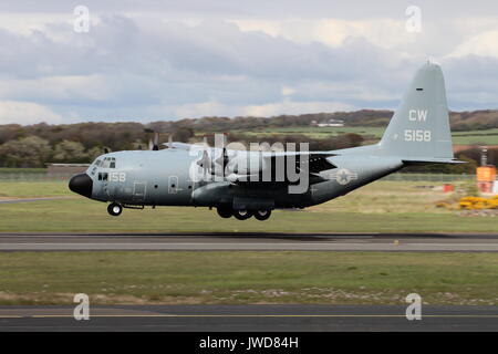 165158, un Lockheed C-130T Hercules azionato dalla Marina degli Stati Uniti, a Prestwick International Airport in Ayrshire. Foto Stock