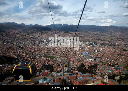 Teleferico cavo rete auto, La Paz, Bolivia, Sud America Foto Stock