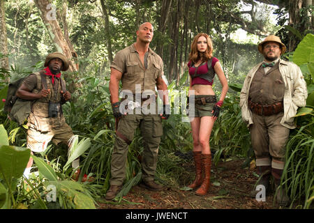 Data di rilascio: dicembre 17, 2017 Titolo: Jumanji: Welcome to the Jungle STUDIO: Columbia Pictures Regista: Jake Kasdan Trama: In una nuovissima avventura Jumanji, quattro di alta scuola bambini di scoprire una vecchia console per video game e sono tirate dentro il gioco della giungla, letteralmente diventando l'avatar adulti hanno scelto. STARRING: Kevin Hart come Franklin 'Moose' Finbar, Dwayne Johnson come il dottor alimentarsi Bravestone, Karen Gillan come Ruby Roundhouse, Jack Black come professore Shelly Oberon. (Credito Immagine: © Columbia Pictures/Entertainment Immagini) Foto Stock