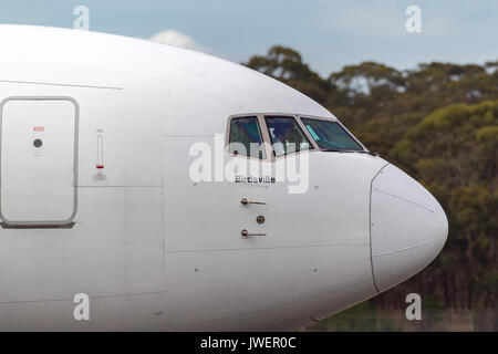Qantas Boeing 767-338 ER/VH-OGQ all'Aeroporto Internazionale di Melbourne. Foto Stock