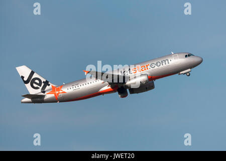 Jetstar Airways Airbus A320-232 VH-vgf partenza da Melbourne Aeroporto internazionale. Foto Stock