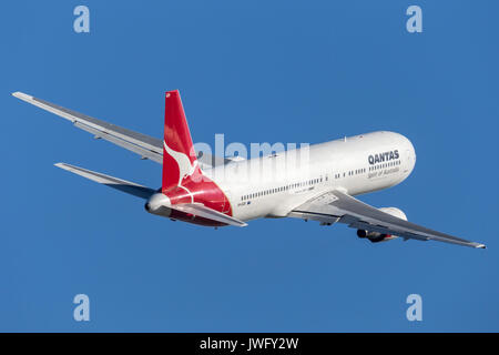 Qantas Boeing 767 aereo di linea che decollano dall'Aeroporto di Sydney. Foto Stock