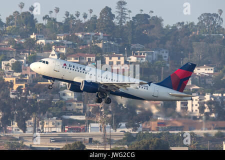 Delta Air Lines Airbus A319-114 N336NB in partenza dall'Aeroporto Internazionale di San Diego. Foto Stock