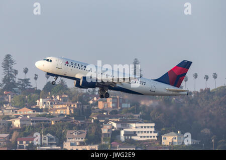 Delta Air Lines Airbus A319-114 N336NB in partenza dall'Aeroporto Internazionale di San Diego. Foto Stock