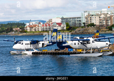 Idrovolanti colorato nella zona del Porto Interno di Victoria con traghetti e battelli sull'Isola di Vancouver British Columbia Canada Foto Stock