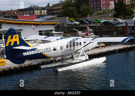 Idrovolanti colorato nella zona del Porto Interno di Victoria con traghetti e battelli sull'Isola di Vancouver British Columbia Canada Foto Stock