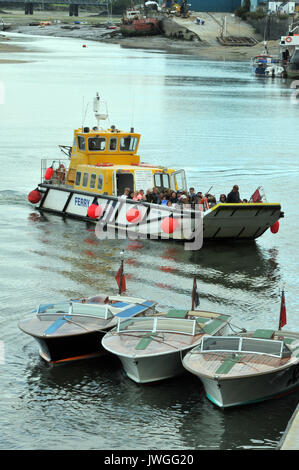 L'alta tor in traghetto padstoe dal rock a Padstow sull'estuario del cammello in North Cornwall vicino a St Albans il trasporto dei passeggeri e delle persone padstow Foto Stock