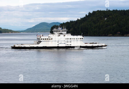 Il BC Ferries Traghetto per trasporto auto e passeggeri MV Regina di Cumberland Voyaging nello Stretto di Georgia off Swartz Bay in British Columbia Canada Foto Stock