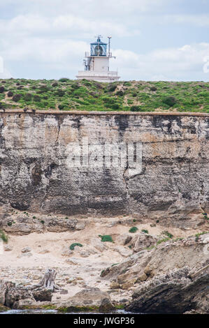 Spagna, Europa: il faro di Punta de Tarifa (punto Tarifa), il punto più meridionale della penisola iberica e l'Europa continentale a Tarifa Foto Stock