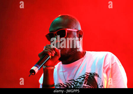 Rapper MOS DEF che ha eseguito 2008 Rock Bells Glen Helen Pavilion Los Angeles. Foto Stock