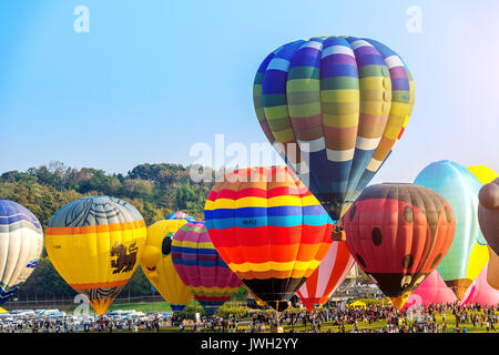 CHIANG RAI, Tailandia - 16 febbraio : palloncino colorato al parco SINGHA CHIANG RAI Balloon Fiesta 2017 , provincia di Chiang Rai, Thailandia. Foto Stock