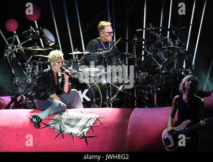 Berlino, Germania. 11 Ago, 2017. American pop cantante Pink esegue sul Waldbuehne ("Forest Stage") di Berlino, Germania, 11 agosto 2017. Foto: Britta Pedersen/dpa-Zentralbild/dpa/Alamy Live News Foto Stock