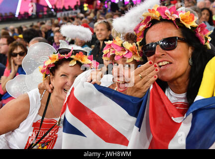 Londra, Regno Unito. 11 Ago, 2017. Gli spettatori in stand presso la IAAF Campionati del Mondo, Londra, UK, 11 agosto 2017. Foto: Bernd Thissen/dpa/Alamy Live News Foto Stock