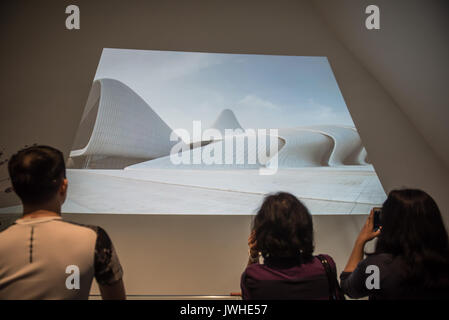 Singapore. 12 Ago, 2017. Editoriale le foto scattate a Zaha Hadid Architects: Reimagining mostra di architettura di Singapore dell'arte del Museo della Scienza di credito: Chuen Siang Tan/Alamy Live News Foto Stock