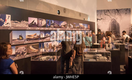 Singapore. 12 Ago, 2017. Editoriale le foto scattate a Zaha Hadid Architects: Reimagining mostra di architettura di Singapore dell'arte del Museo della Scienza di credito: Chuen Siang Tan/Alamy Live News Foto Stock