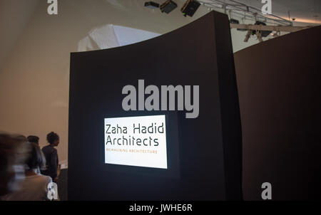 Singapore. 12 Ago, 2017. Editoriale le foto scattate a Zaha Hadid Architects: Reimagining mostra di architettura di Singapore dell'arte del Museo della Scienza di credito: Erwin Tan/Alamy Live News Foto Stock