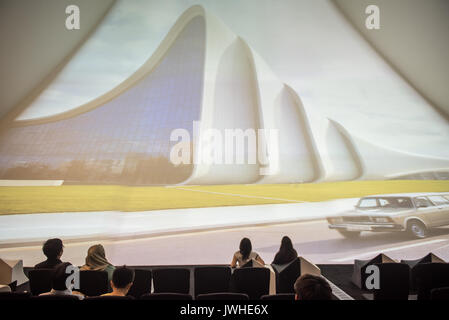 Singapore. 12 Ago, 2017. Editoriale le foto scattate a Zaha Hadid Architects: Reimagining mostra di architettura di Singapore dell'arte del Museo della Scienza di credito: Chuen Siang Tan/Alamy Live News Foto Stock