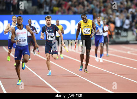 Londra, Regno Unito. 12 Agosto, 2017. Usain Bolt tirata feriti nella sua ultima gara mai, a 4x100 relè presso la IAAF Atletica Campionati del Mondo Londra 2017 Credit: Mariano Garcia/Alamy Live News Foto Stock