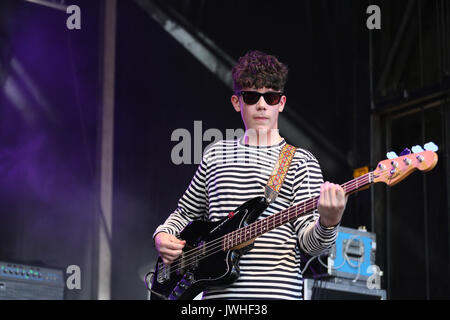 Rochdale, Regno Unito. 12 Agosto, 2017. Il chitarrista con la ricreazione presso il festival feelgood, Rochdale, 12 Agosto, 2017 (C)Barbara Cook/Alamy Live News Credito: Barbara Cook/Alamy Live News Foto Stock