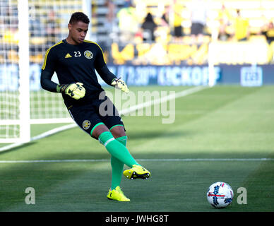 Columbus, U.S.A. 12 Ago, 2017. Agosto 12, 2017: Columbus Crew portiere Zack Steffen (23) si riscalda prima di affrontare il Chicago Fire nel loro corrispondono a Mapfre Stadium. olumbus, Ohio, Stati Uniti d'America Credito: Brent Clark/Alamy Live News Foto Stock