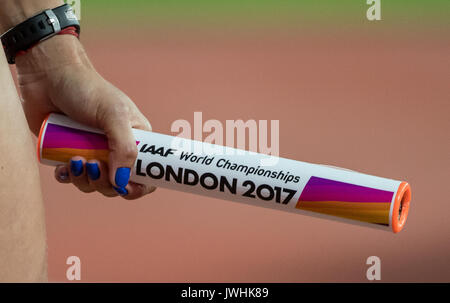 Londra, Regno Unito. 12 Agosto, 2017. Relè del mondo testimone presso la IAAF Campionati del Mondo Londra 2017 durante la donna 4x100 metri relè IAAF finali mondiali di atletica 2017 il giorno 9 presso il parco olimpico di Londra, Inghilterra il 12 agosto 2017. Foto di Andy Rowland / Prime immagini multimediali./Alamy Live News Foto Stock