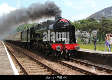 Treno a vapore il Flying Scotsman e Royal Scot in Llandudno North Wales Foto Stock