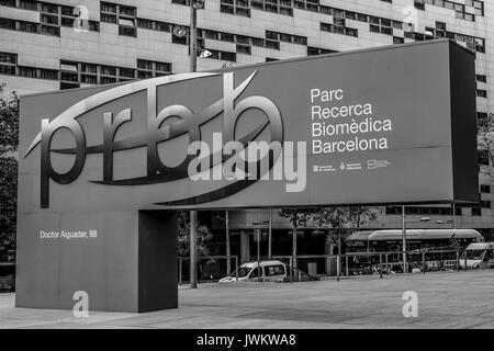 Ingresso principale del Centro di ricerche biomediche in Barcelona - Barcelona / Spagna - 2 ottobre 2016 Foto Stock