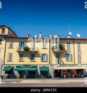 Gelateria (gelateria) in Milano, Italia con architettura italiana Foto Stock