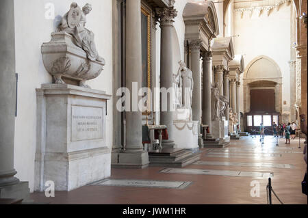 Tomba di Niccolò Machiavelli in gotica basilica di Santa Croce (Basilica di Santa Croce) nel centro storico di Firenze elencati di Patrimonio Mondiale dall'UNE Foto Stock