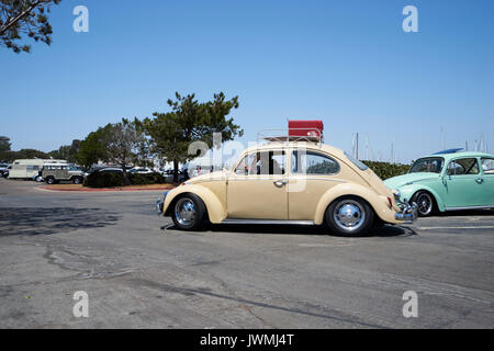 Il tedesco gli appassionati di auto si riuniscono per socializzare e visualizzare i loro Volkwagens vintage (e un paio di Porsche) Foto Stock