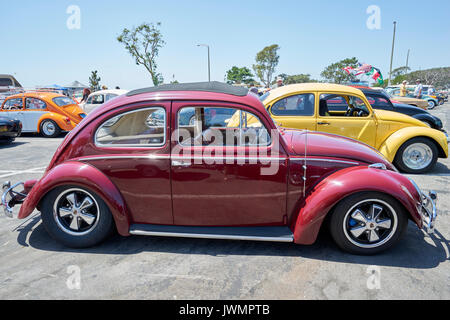 Il tedesco gli appassionati di auto si riuniscono per socializzare e visualizzare i loro Volkwagens vintage (e un paio di Porsche) Foto Stock