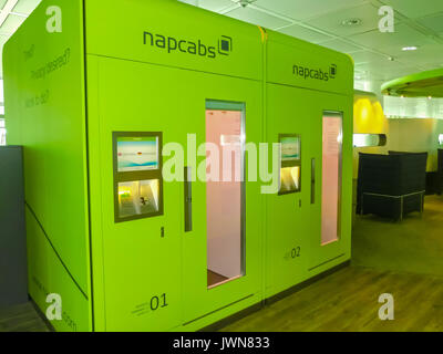 Monaco di Baviera, Germania - 16 Maggio 2016: Napcab cabine all'aeroporto Foto Stock