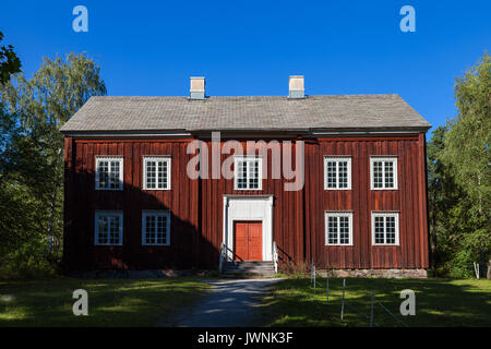 Tradizionale in legno rosso Manor House di Skansen museum. Svezia Foto Stock