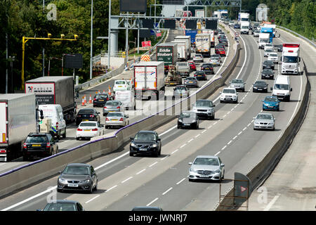 L'autostrada M1 appena a nord di Watford Gap Servizi, Northamptonshire, England, Regno Unito Foto Stock