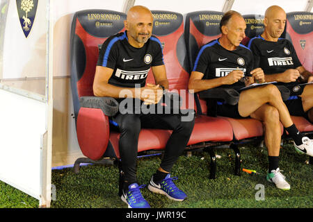 Lecce, Italia. 12 Ago, 2017. Luciani Spalletti di FC INTER durante la partita amichevole tra FC Inter Milan vs Real Betis Sevilla a Lecce Stadio via del mare. Credito: Albin Lohr-Jones/Pacific Press/Alamy Live News Foto Stock