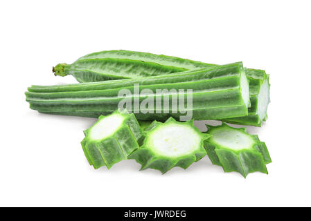 Verde fresco acutangula luffa isolati su sfondo bianco Foto Stock