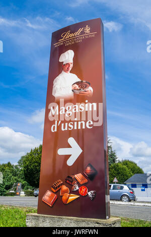 Lindt & Sprüngli chocolate factory shop, Oloron-Sainte-Marie, Francia. Foto Stock