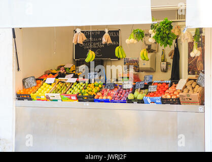 Frutta fresca e verdura a Cadiz Spagna Foto Stock